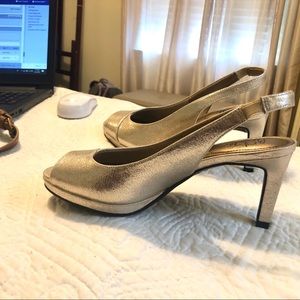 Shoes gold Life stride size 8, 3 inch heels